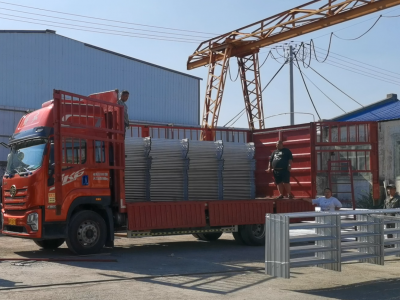 羊圍欄發(fā)貨現(xiàn)場