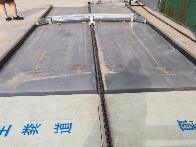 《牛場自動刮糞機(jī)：改變牛場命運(yùn)的》